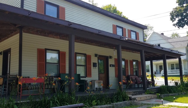 RIVERVIEW ADIRONDACK RUSTIC APARTMENT