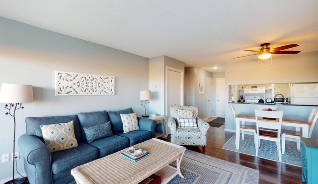 Riverview condo near the lake with beach access, fireplace, patio & cable