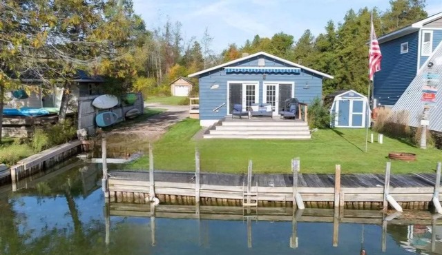 RIVERVIEW COTTAGE LLC. nnCharming 2-bedroom cottage on Crooked River in Alanson.
