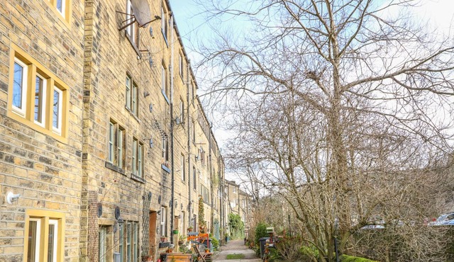 RIVERVIEW COTTAGE, pet friendly in Holmfirth