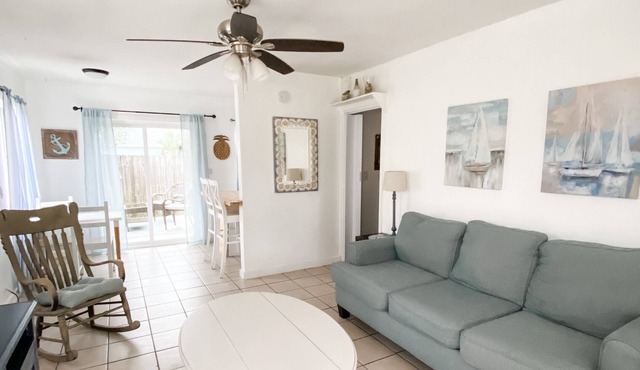 Riverview Cottage with Private Fenced in Backyard