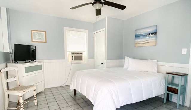 Riverview Cottage with Kitchen & Private Deck