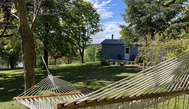 Riverview Escape - Cozy cottage with stunning view