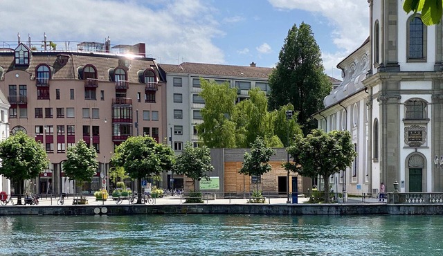 Riverview Haven: Spacious near Station!