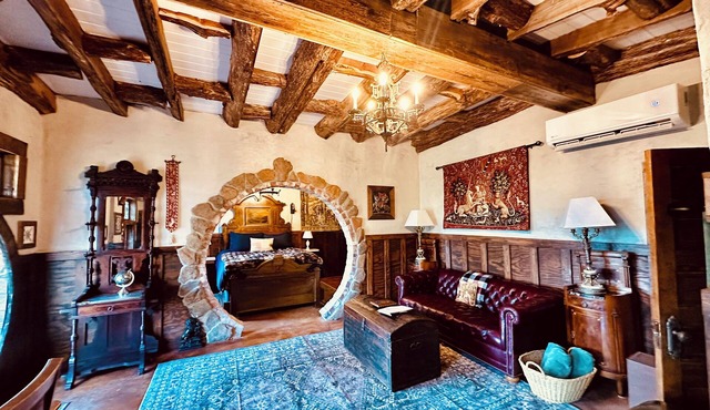 Riverview Hobbit Retreat on 100 Acres