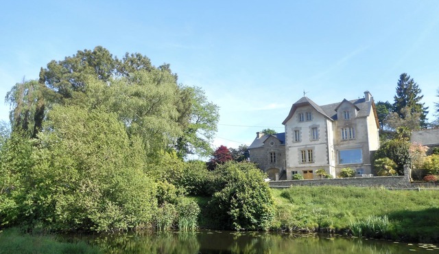 Riverview holiday home, close to market town of Malestroit