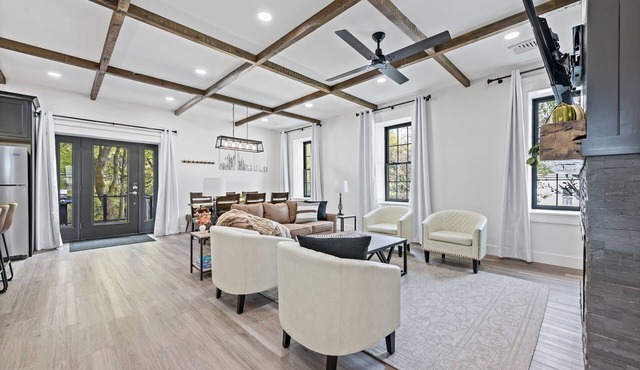 Riverview in Port Clinton! Minutes to Cabelas & Hawk Mountain!