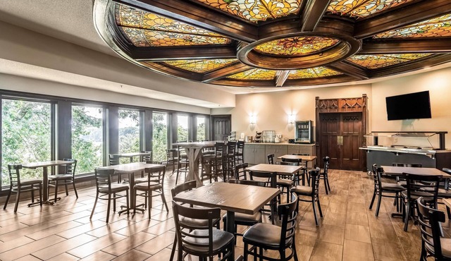 Riverview Inn & Suites, an Ascend Collection Hotel