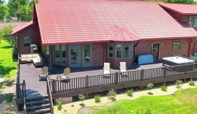 Riverview Lodge-5 bdrm/3 bth Big Discounts