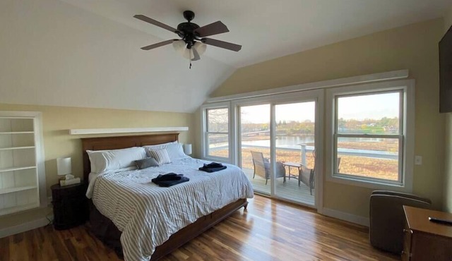 Riverview Lodge Master Suite