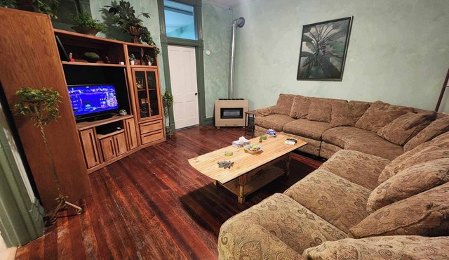RiverView Lux: 420 Friendly Green Room, with a secret room search