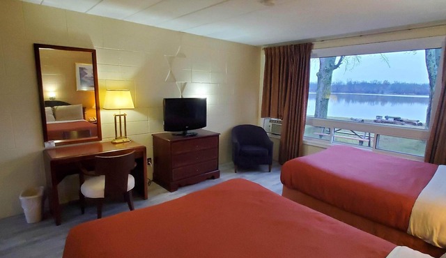 Riverview Motel