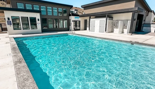 Riverview Retreat · Riverview Retreat - Community Pool open!