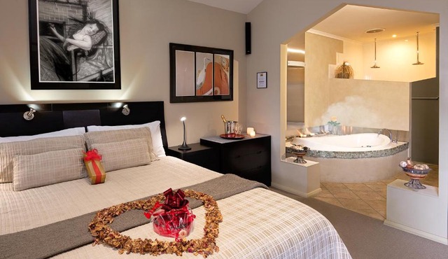 Riverview Rise Retreats