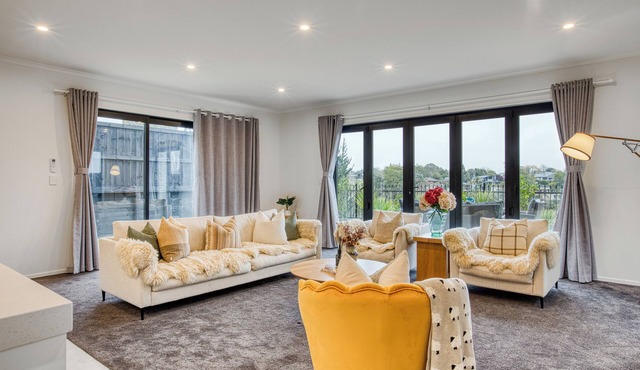 Riverview Sunset Getaway - 4 bedroom 2.5 bathroom and stunning view