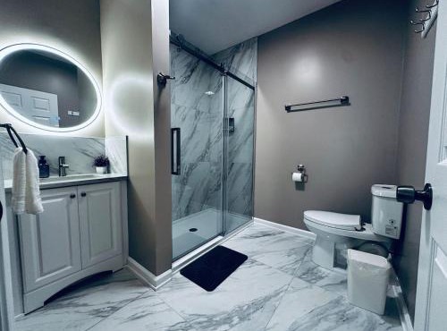 Riverview Walk to Falls Newly Renovated 4 BDRMS