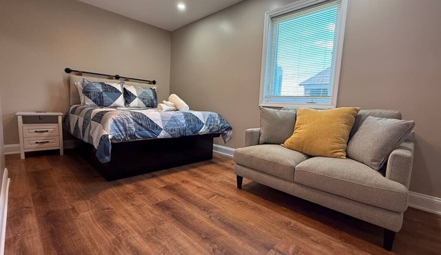 *Riverview*Walk to Falls*Newly Renovated*6 BDRMS*