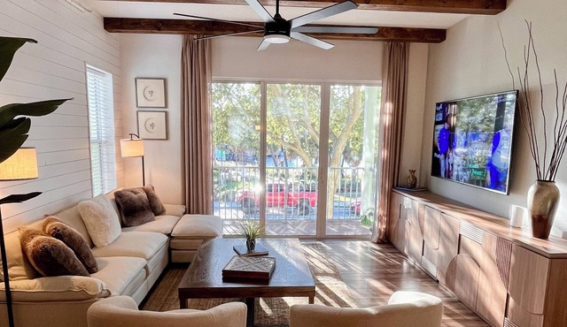 Riverwalk Condo 1 Bedroom Suite Balcony Water Views