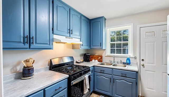 Riverwalk | Downtown | Open Kitchen