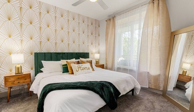 Riverwalk Luxe Apartment, Stunning pool, King Bed