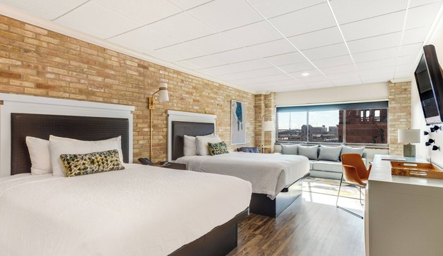 RiverWalk Plaza - Junior Suite Double Queen