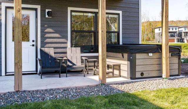 RiverWest Alpine - Hot Tub - Sauna - Dogs