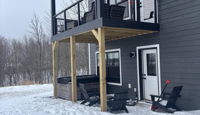 RiverWest at Spirit Mountain Oasis- Hot Tub- Sauna- River View