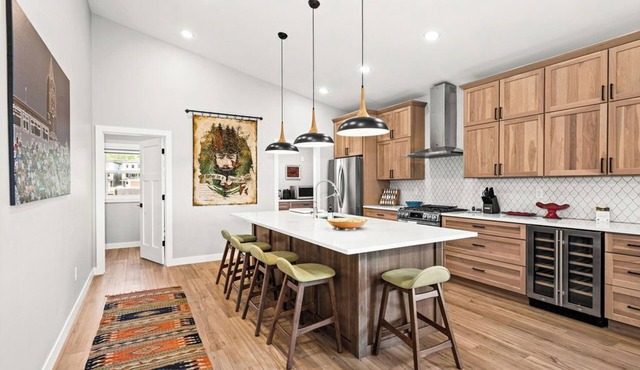 RiverWest Hunters Lodge - River View-Dog Friendly