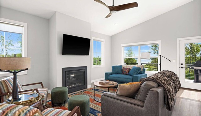 RiverWest Hunters Lookout - Riverfront - Dog Friendly