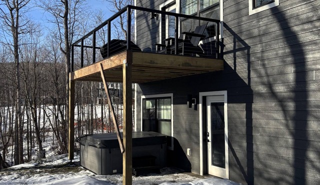 RiverWest White Pine- Hot Tub - Sauna- Dog Friendly