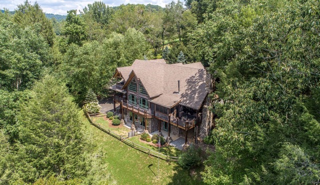 Riverwind Lodge - 3 Acres on the New River!