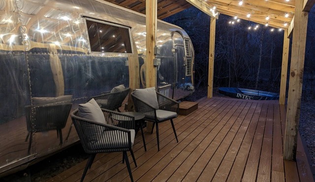 Riveted Retreat '62Airstream - 2hr Houston Dallas