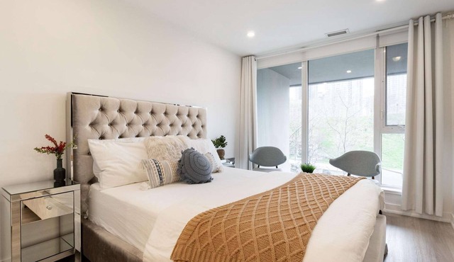 RivetStays | Dan Leckie Presidential Suite – 2 Bedroom Condo