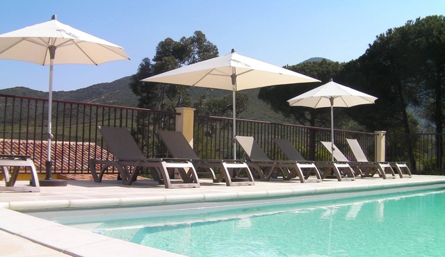 Rivière à 2 Min/wifi Gratuit/clim/piscine Chauffée/2 Chambres/ping-pong/pétanque