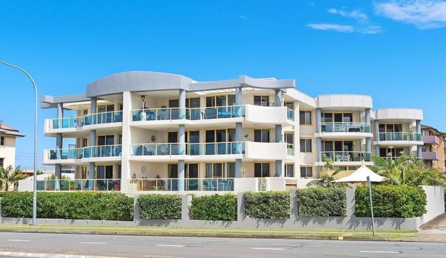 Riviera 306 - Views over the Hastings River