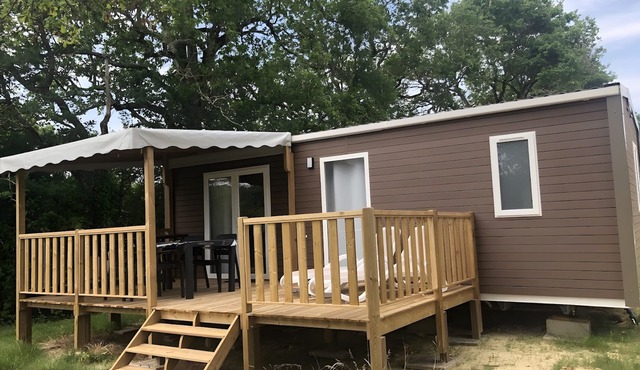 “Riviera 47” Mobile Home with Shared Pool, Communal Terrace, and Wi-Fi