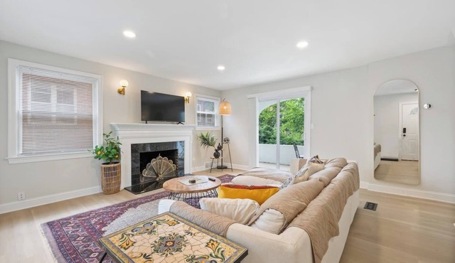 Riviera House - 6BR -7min walk to Metro- in peaceful Bethesda