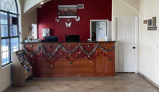 Riviera Inn & Suites