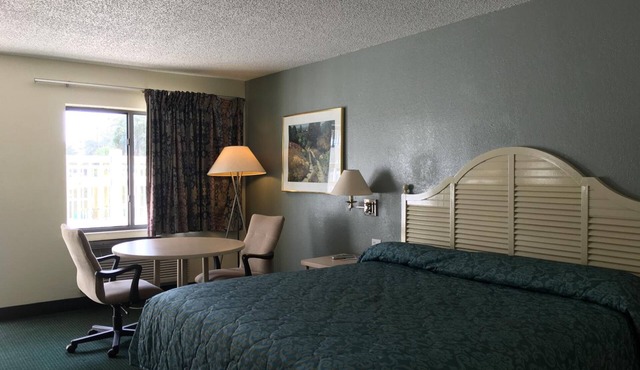 Riviera Motel