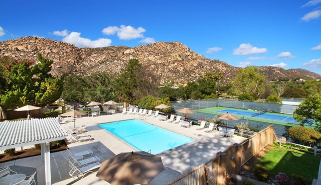 Riviera Oaks Resort