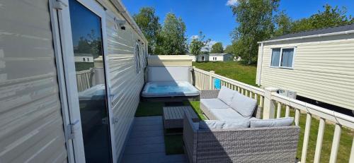 RJ Luxury Caravan Hire With Hot Tub