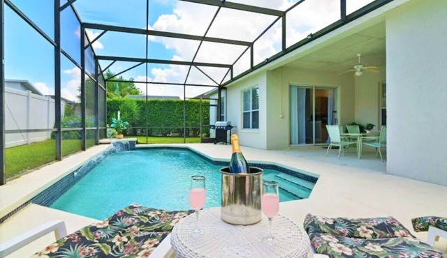 RL236 – Spacious 4BR Villa with Private Pool in Ridgewood Lakes (Golf Resort)