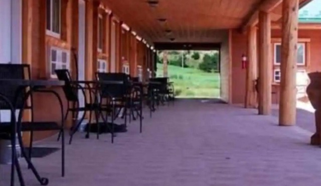 RM #6 Cozy 2 queen room in a country setting