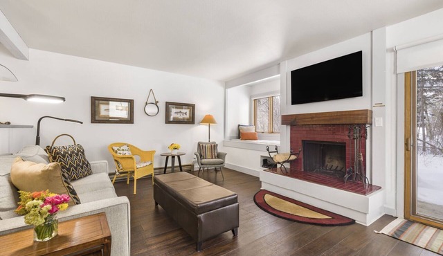 RMR: Hawthorne 214 Condo in The Aspens/Wilson,WY