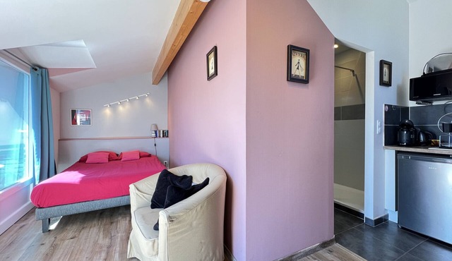RN88 - Air-conditioned Studio near the city center!