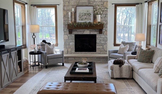 RNC? Executive Ranch on 1.5 acres w/private patio inc hot tub. 30 min to MKE