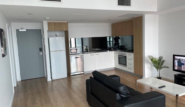 RNR on Franklin-Two-Bedroom Apartment