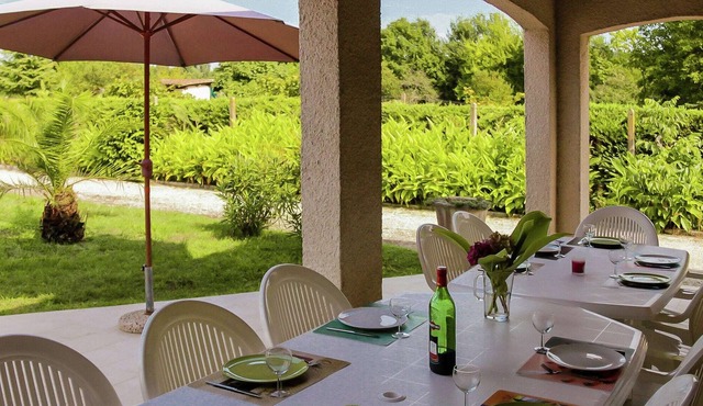 Romantic Villa in Port Sainte foy et Ponchapt with bubble bath