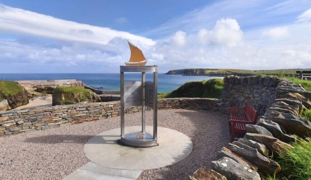 ROAD END COTTAGE, romantic, with open fire in Port Of Ness