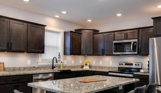 Roadhaus South - reduced monthly rates!